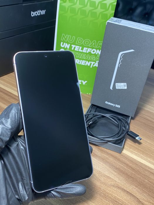 Samsung Galaxy s25 • 128 GB • Silver Shadow