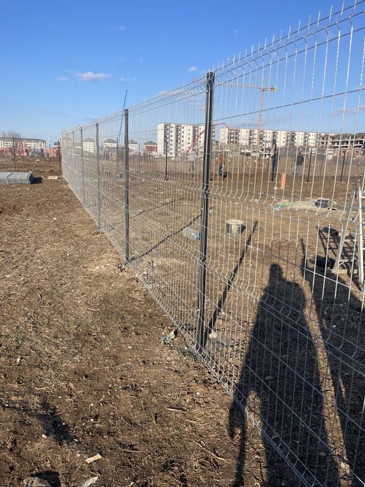 Imprejmuiri terenuri cu plasa bordurata