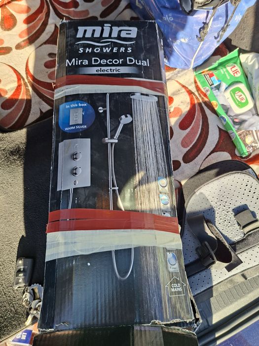 Duș instant nou cumpărat din Anglia preț  380 £de cumpărare!0730 832 2