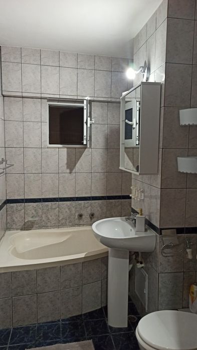 Ofer spre închiriere apartament 2 camere, Unirii Sud, 5 min de centru, loc de parcare,