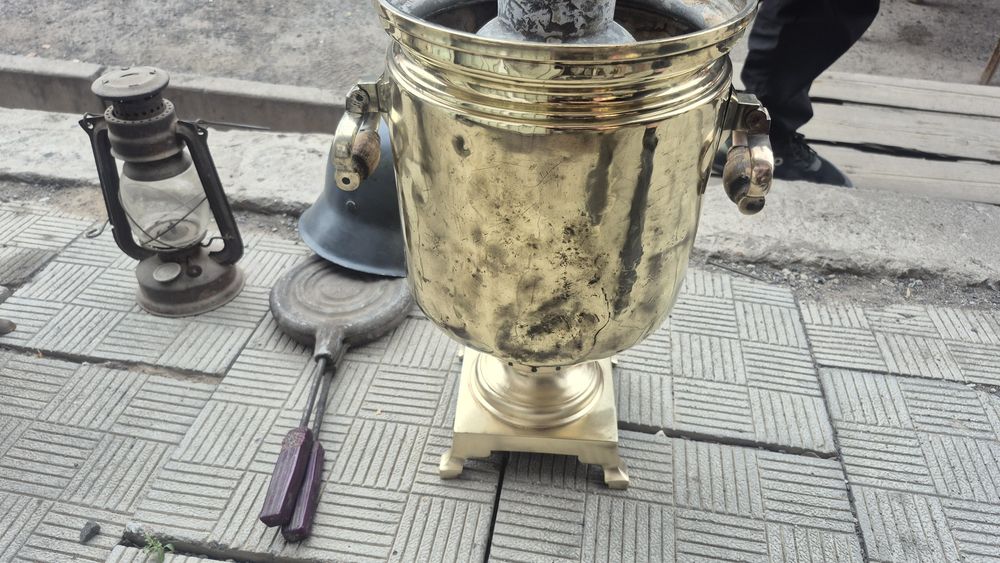 Продам самовар Царизом. 19 век. Латунь.