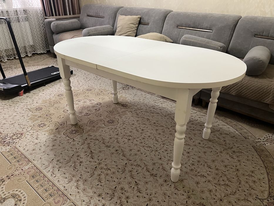 Стол для гостиной или кухни