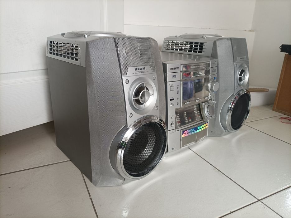 Samsung 4600w Sentr sotiladi .