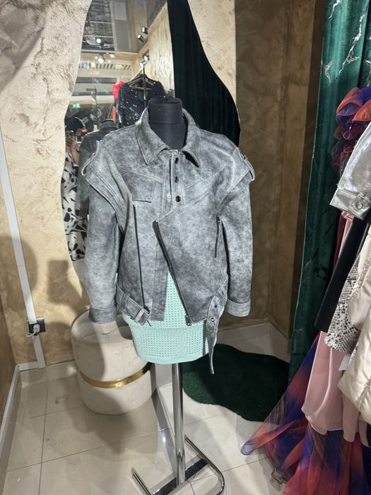 Vand geaca model Manokhi la 1250 lei