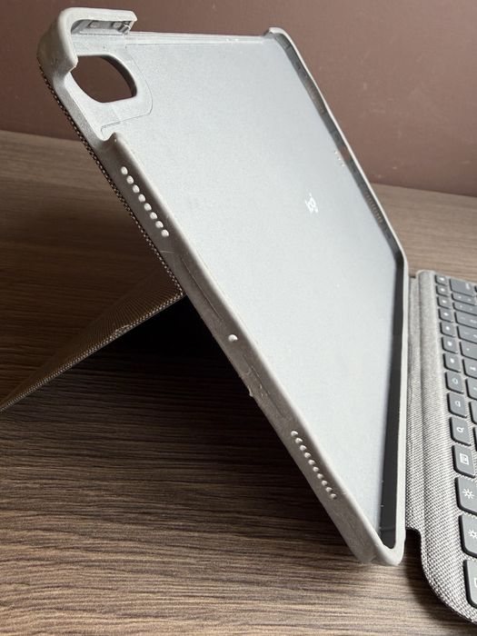 Logitech Combo Touch compatibil cu iPad Air 4/5