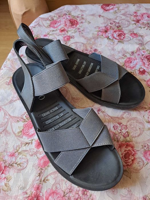 Дамски сандали .