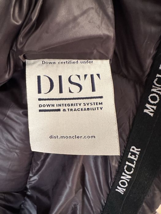 Продавам мъжко яке MОNCLER