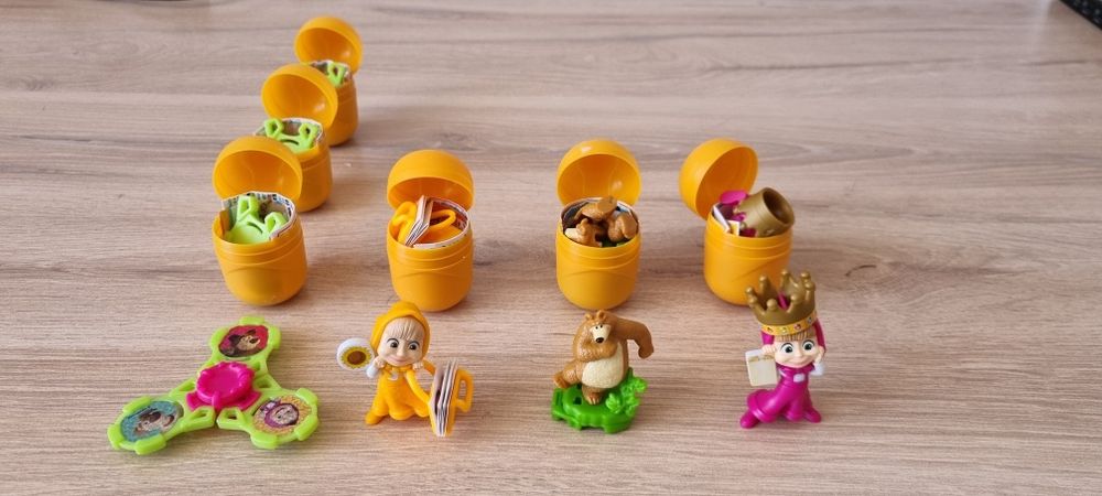 Киндер "Маша и Медведь"