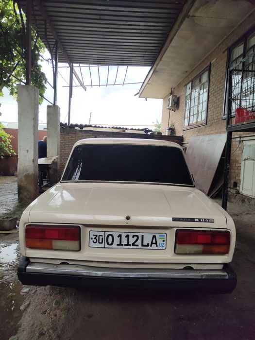 Vaz 2105 sotiladi