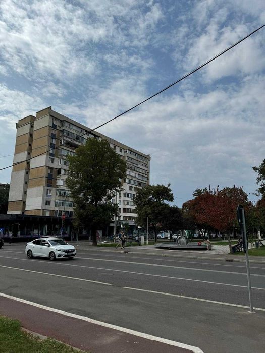 Spatiu comercial aprox 620 mp Bld .Independentei nr.59 bl.Turn- Braila