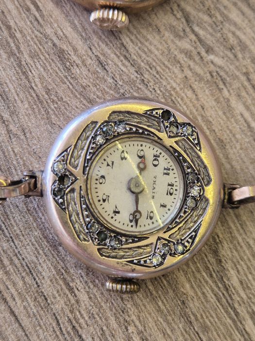 Антични дамски механични часовници