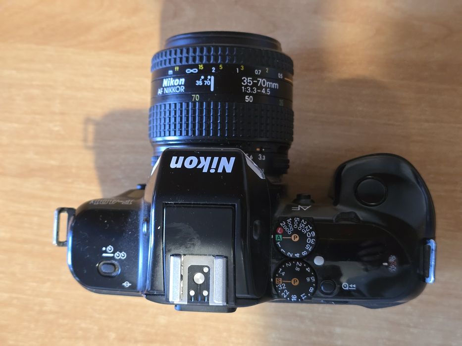Nikon F-401x plus obiectiv Nikon AF 35-70 f/ 3.3-4.5 in stare perfectă de funcționare și estetic, cameră pe film 35 mm