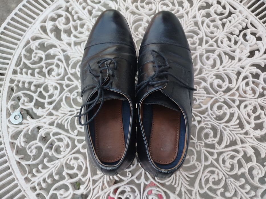 Pantofi negri de piele mărimea 42 ca noi