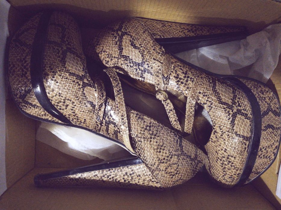 Обувки на висок ток