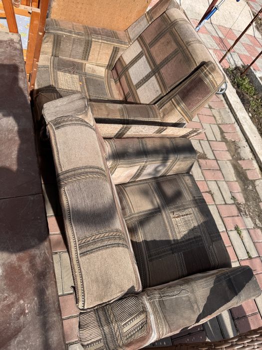 Кресла и сундук деревянный