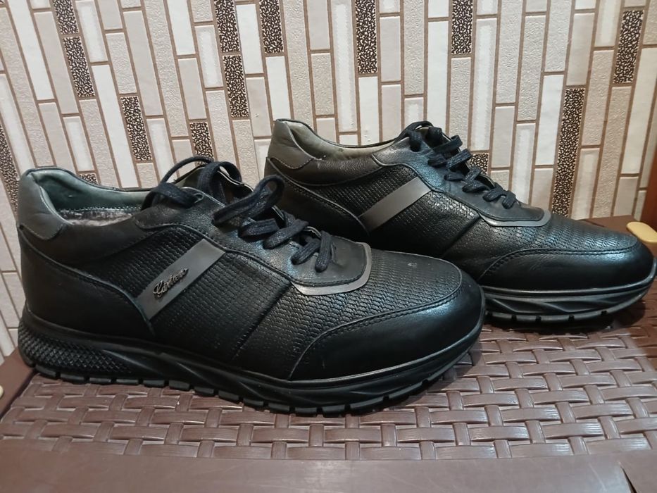 Продам зимние кроссовки