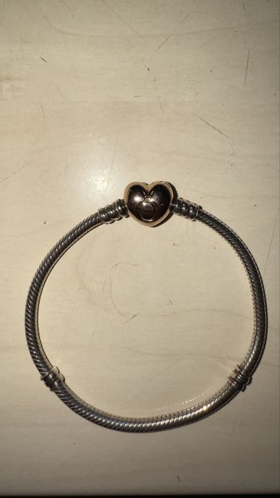 Pandora гривна.