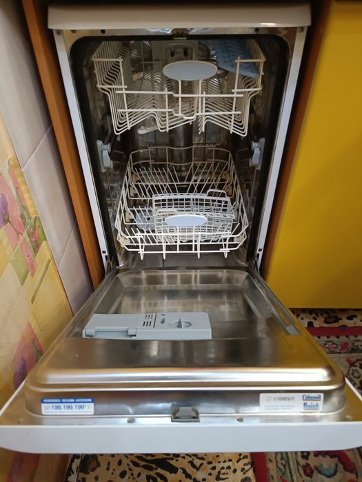 Посудомоечная машина б/у.