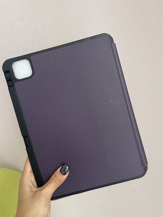 Продам чехол на IPAD PRO 11