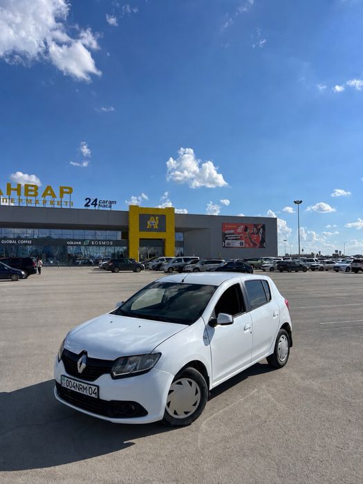 Renault Sandero продам 2014г