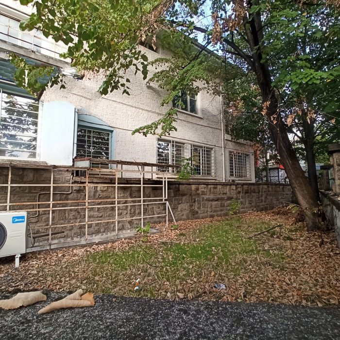 Дава се под наем Къща в Казанлък - 300 кв.м за 1450 € - Снимка #2