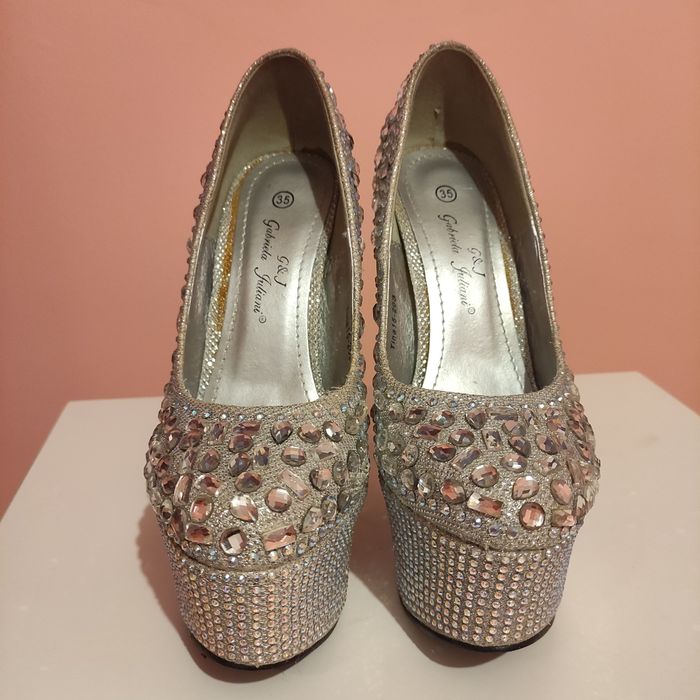 Дамски обувки с ток