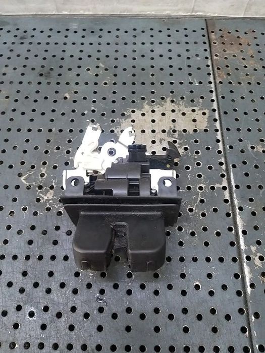 Broasca haion seat toledo 4 kg3 5e0827505
