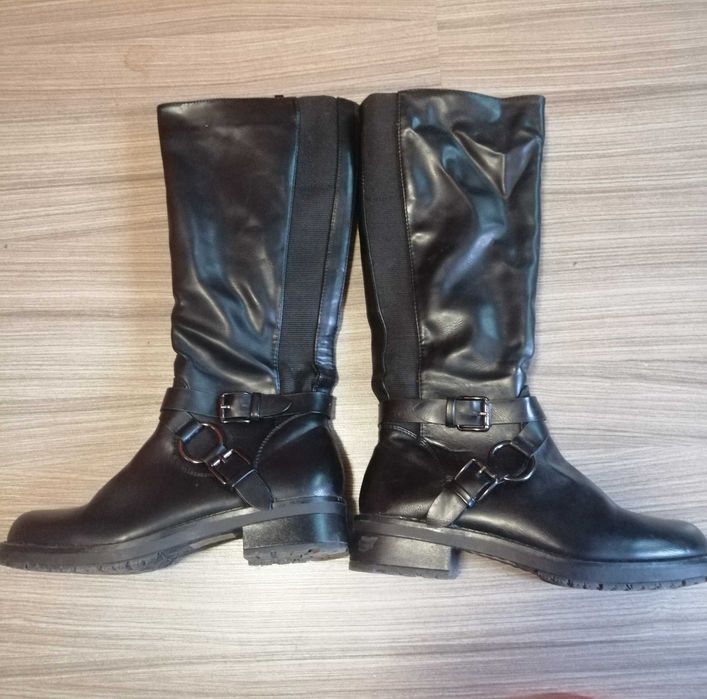 Удобни елегантни ботуши