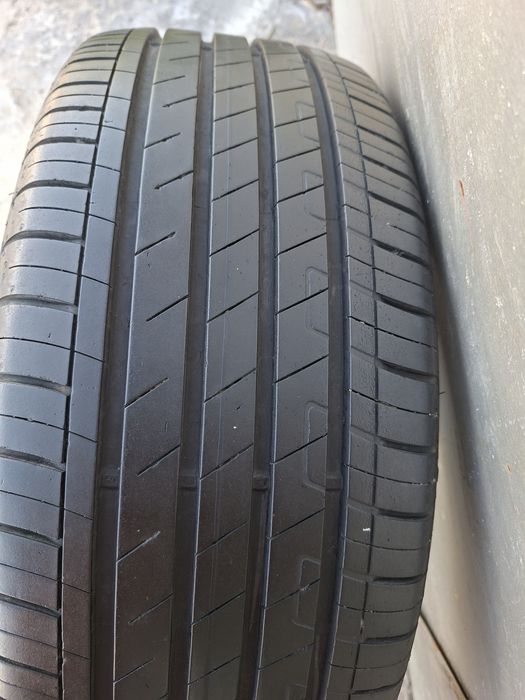 Продам шину 215/55/17  гудиер