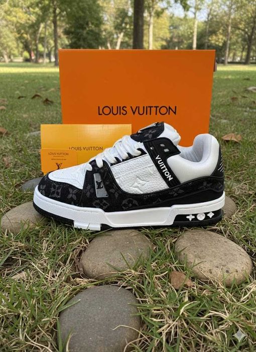 Adidasi LV Trainers Negru Alb - Adidasi Full Box - Calitate Premium