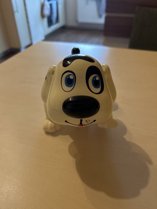 Caine interactiv care merge, cu sunete si lumini