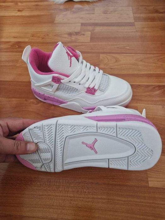 Adidași Jordan Retro patru