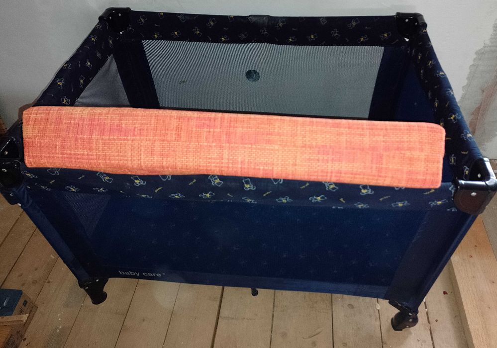 Pătuț pliabil baby care plus 2 saltele extra