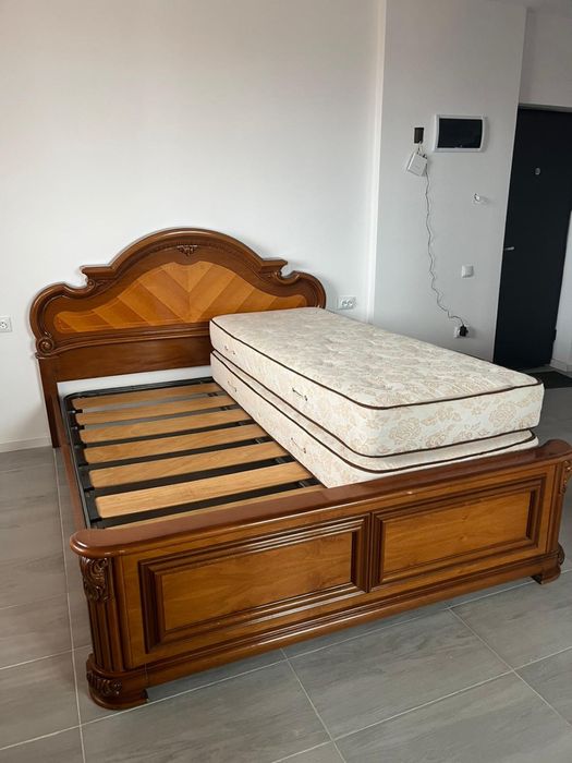 Pat din lemn rustic produs in Italia