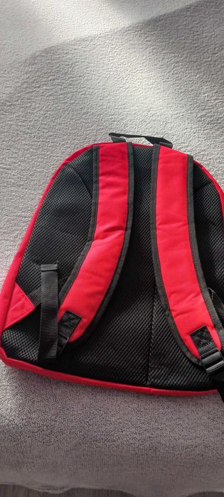 Раница нова, много удобна