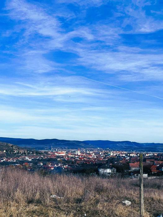 Teren intravilan 690 mp – panoramă, deschidere 68m la 2 drumuri.