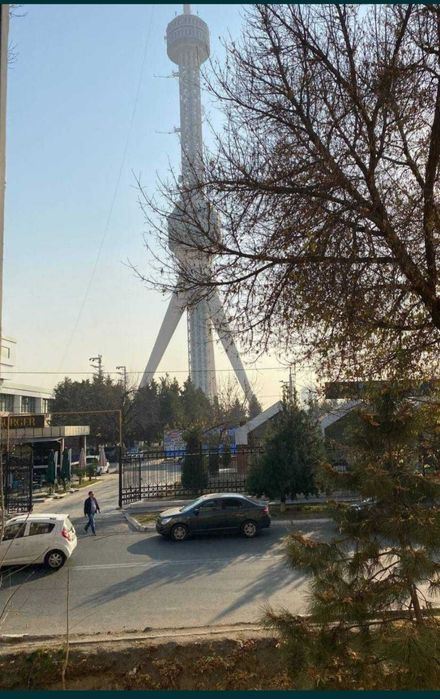 Продам квартиру на 1 этаже,1 линия у дороги. Улица Ифтихор,центр плова