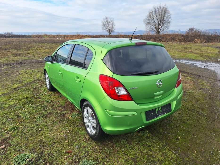 Opel corsa D 2012  1.4 Benzină 88 cp euro 5