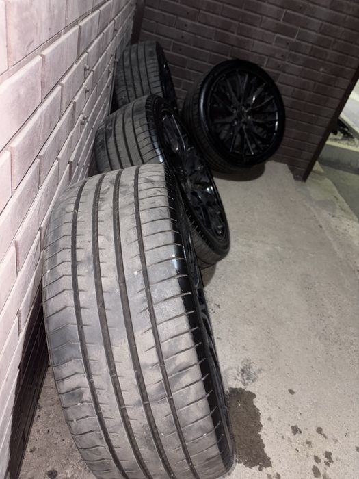 Продам диски с шинами от камри