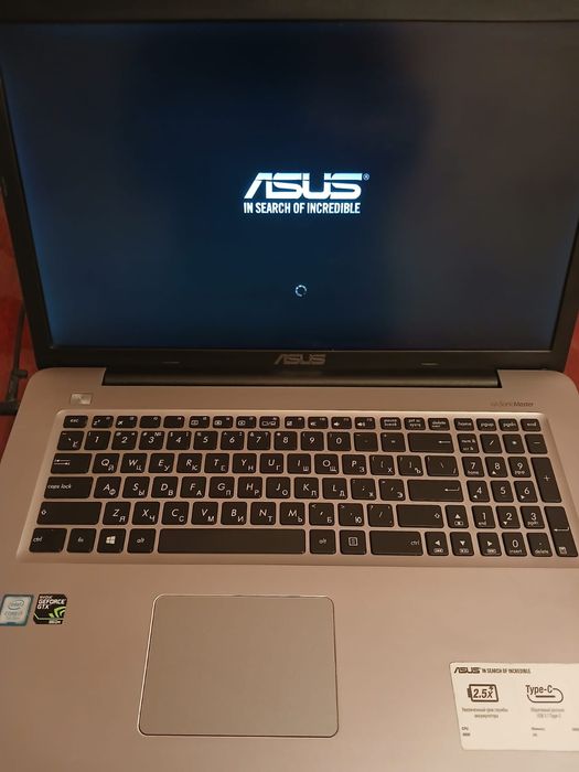Нотбук Asus i7 7 поколения