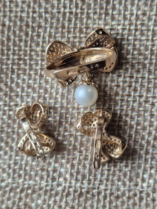 Златен    комплект , нов