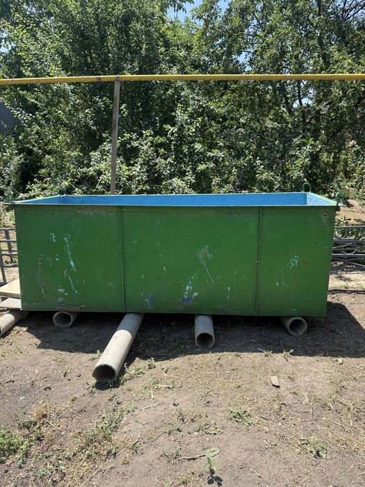 Продам металлическую емкость 3куба.