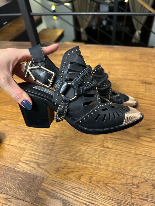 Botine decupate IVY KIRZHNER - mărime 38