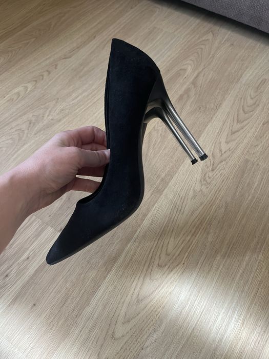 Велурени обувки с ток