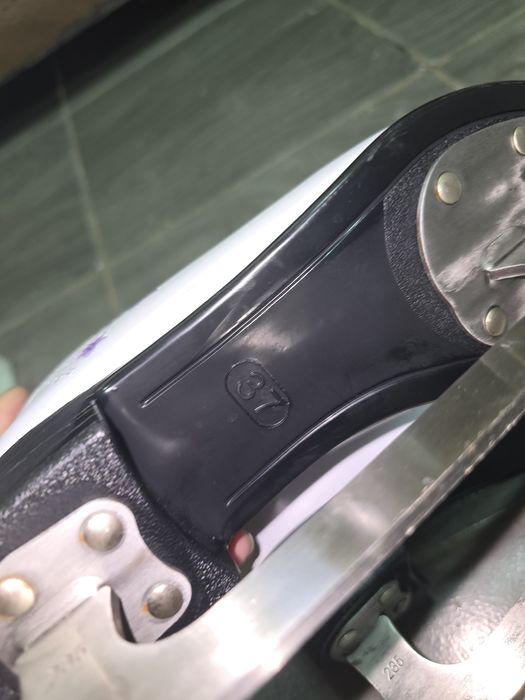 Продам фигурные коньки