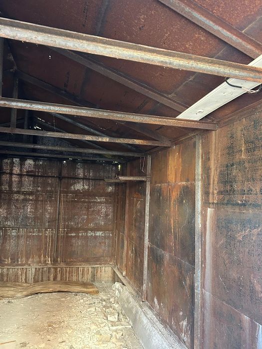 Гараж продам железный.