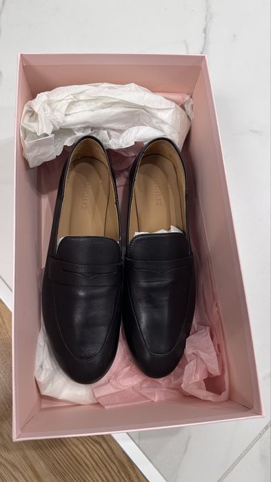 Ingiliz Кожени Лоуфъри