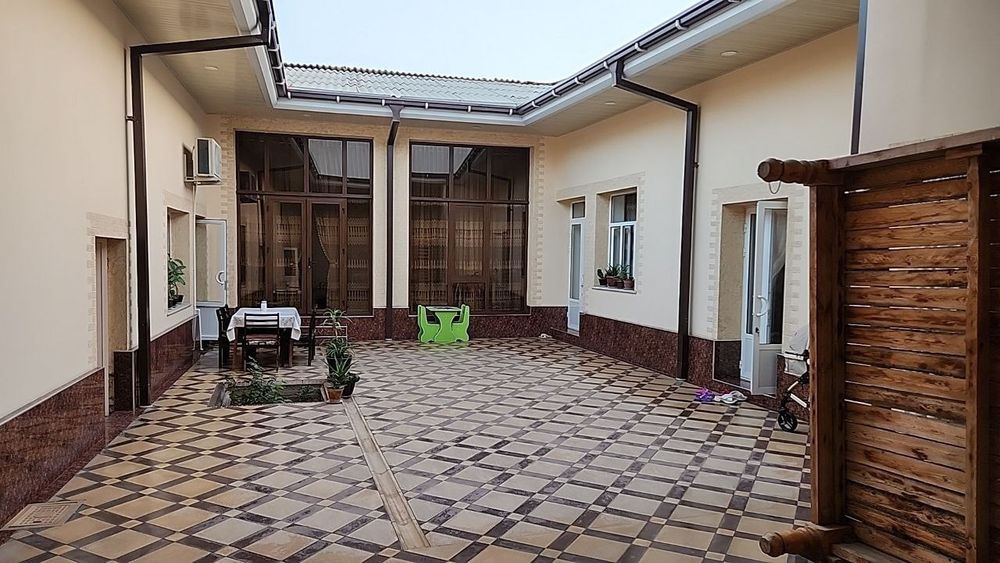 Hovli sotiladi hamma sharoitlari ,remonlari bilan