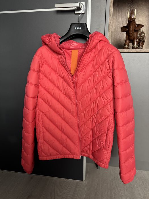 Geaca Boss noua marimea 36