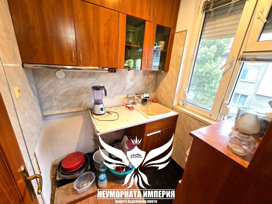 Продавам обзаведен тристаен, мансарден тристаен, двор 230кв.м., гараж и паркомясто 210РЗП в Асеновград кв.Баба тонка - снимка 6